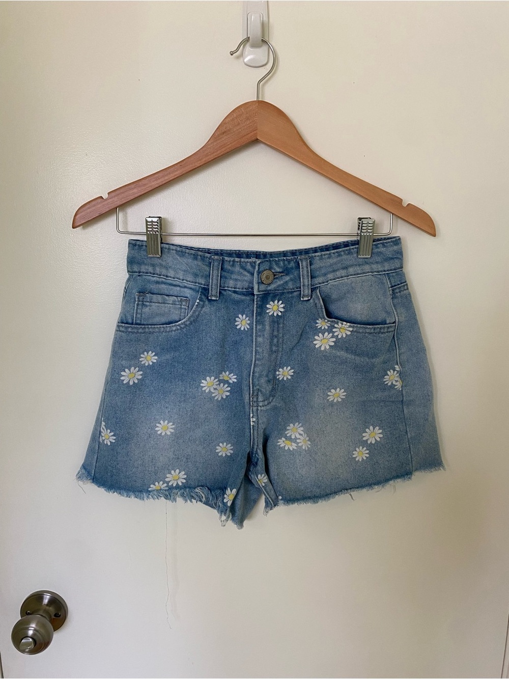 Daisy-Embroidered Light Blue Denim Shorts